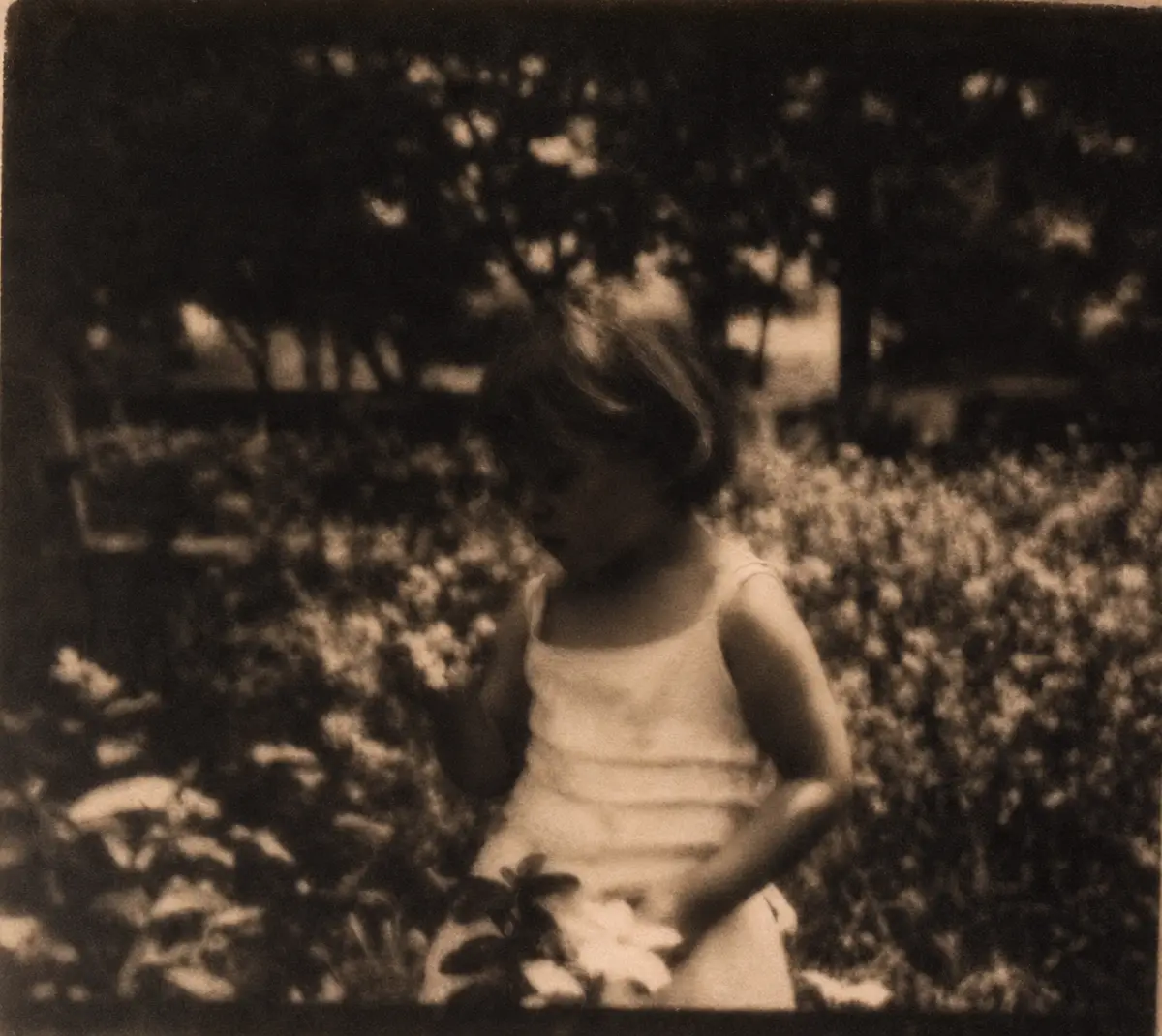 Johanna gathering flowers as a child in Colombia